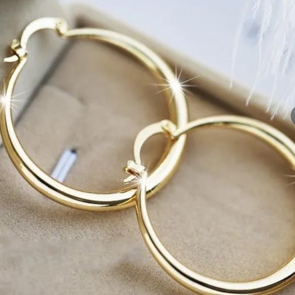 Classic Elegant 12k Gold Plated over Sterling Silver Round Hollow Hoop E… - Picture 7 of 8